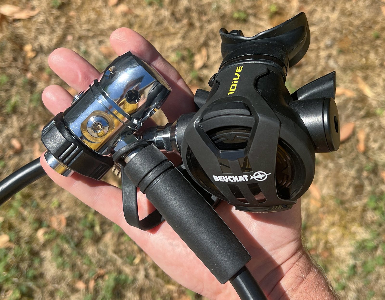 Le détendeur Beuchat 1 Dive : premier étage à piston et deuxième étage