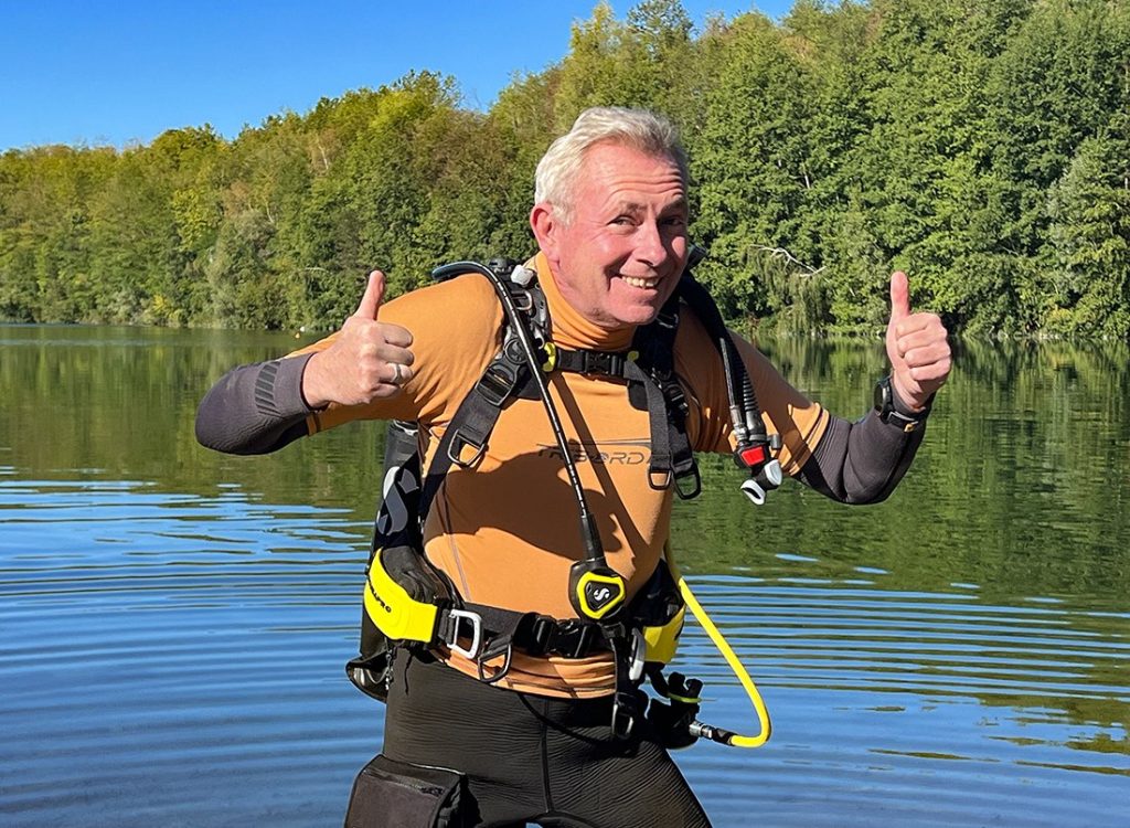 Fabrice Boissier, rédacteur en chef de Chercheurs d'eau, après une plongée avec le gilet Scubapro Hydros Pro 2