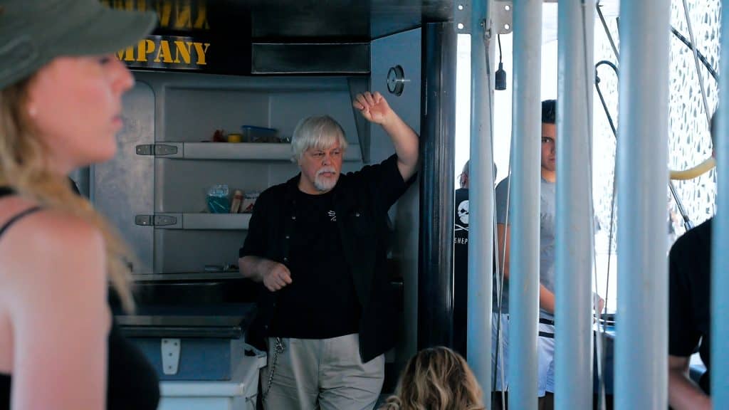 Scène à bord d’un navire, tirée du film Nos âmes libres